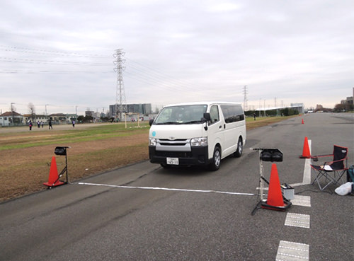 自動車の運転疲労に関する実験の様子