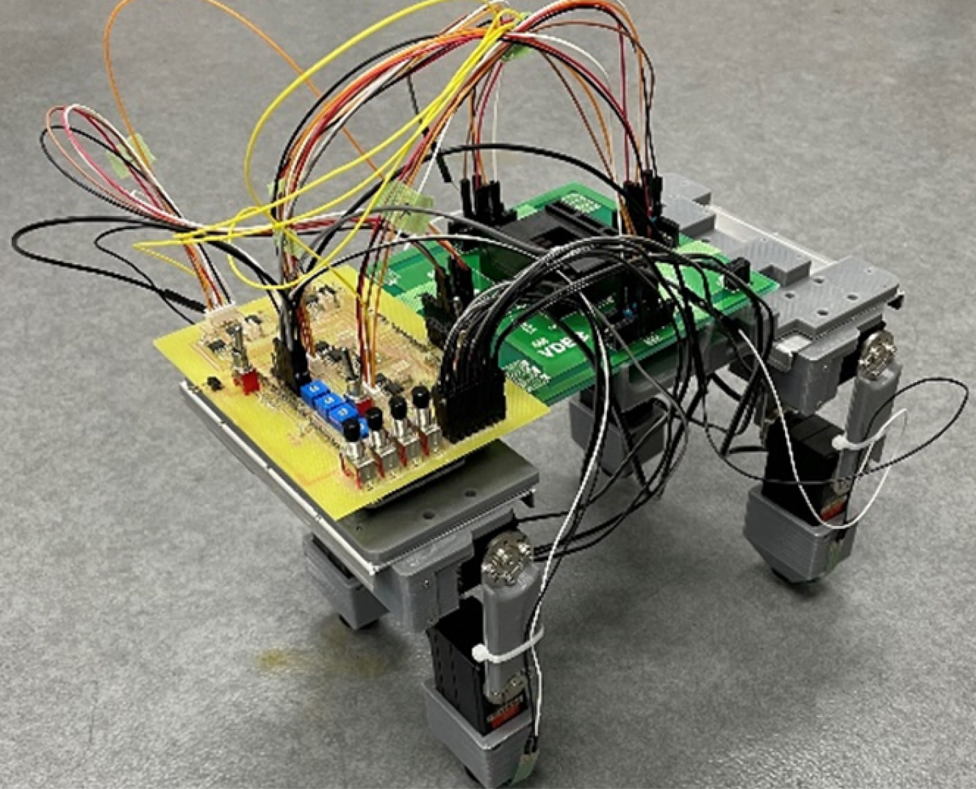 ニューロロボット